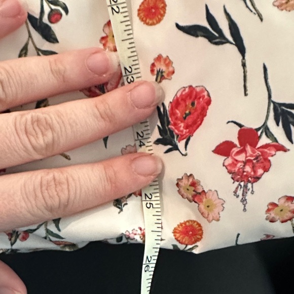 NWOT Eddie Bauer Floral Signature Puffer Jacket - Cream and Red - Picture 12 of 13